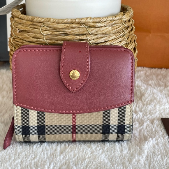 Burberry compact short wallet🩷🩷🩷🩷🖤🖤🩶 - Picture 1 of 13